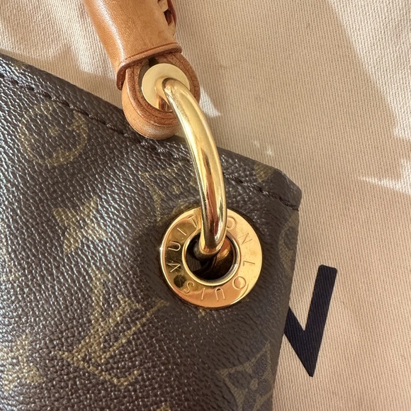 Louis Vuitton Artsy MM - Picture 8 of 15